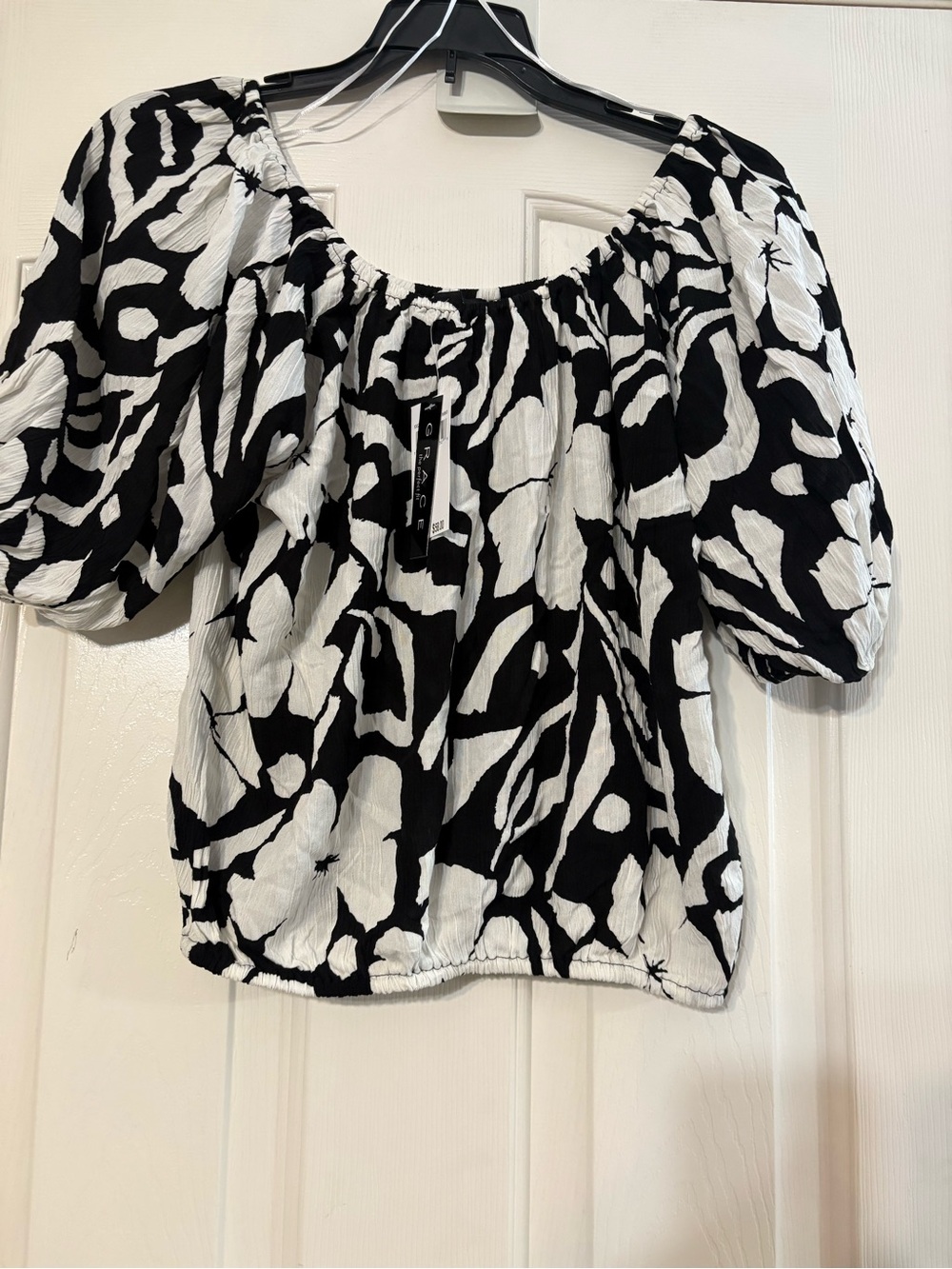 Grace Black and White Floral Off-Shoulder Blouse - Picture 3 of 6